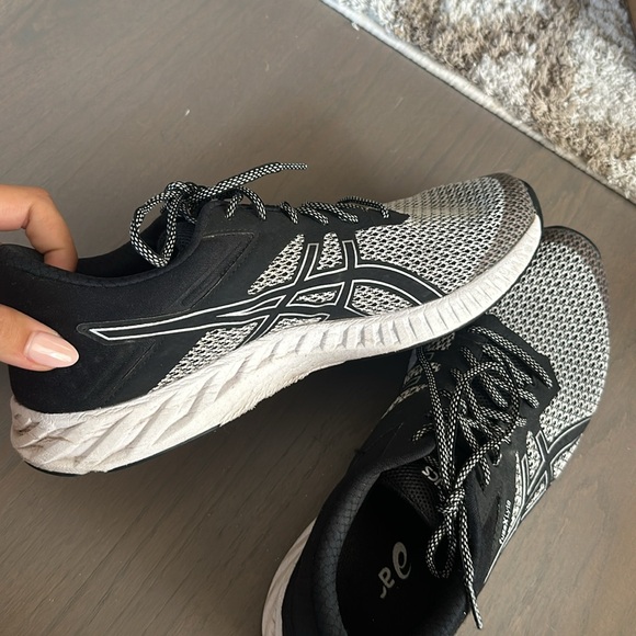 Women’s ASICS Sneakers Black - Picture 2 of 3